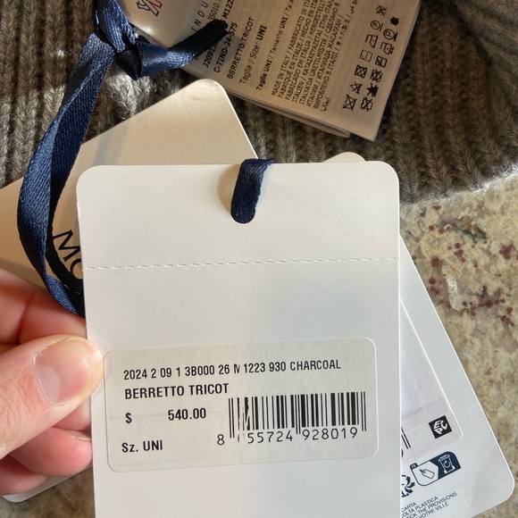 DESIGNER Moncler beanie - Picture 3 of 4